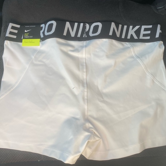 Nike pro shorts - Picture 2 of 4